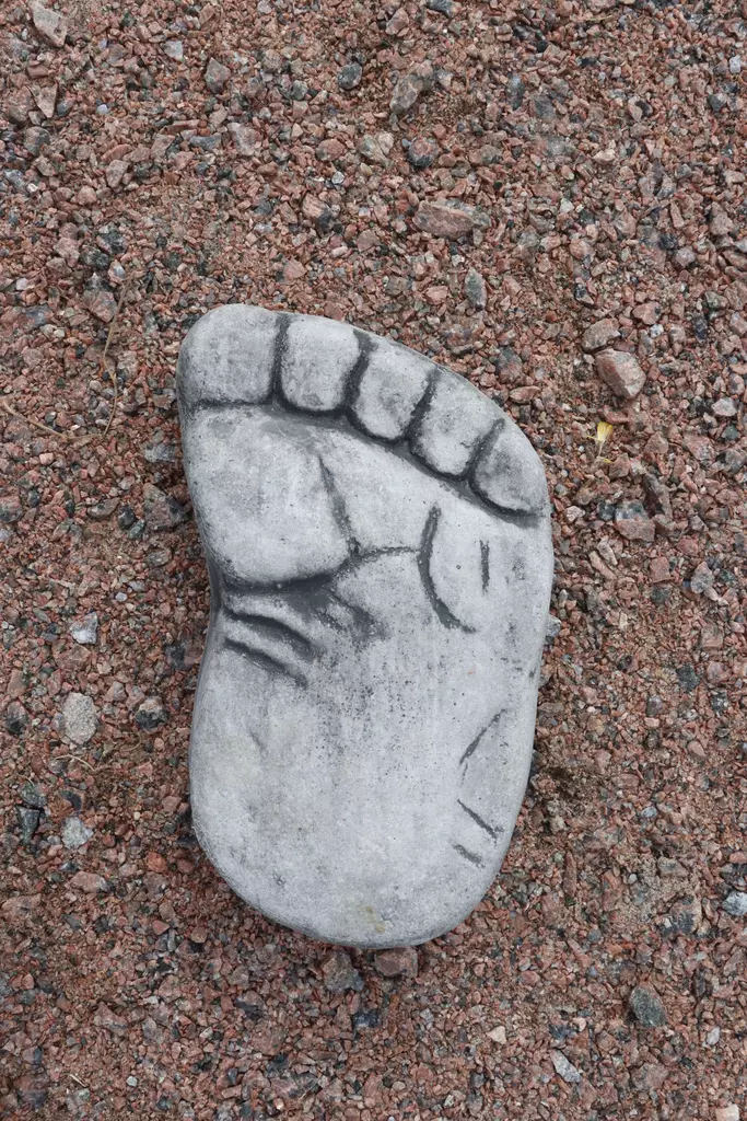 Betonipatsas, Jalanjäljet, oikea - Sisustus - 104992 - 1