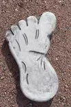 Betonipatsas, Peikonjäljet, vasen - Sisustus - 103974 - 1